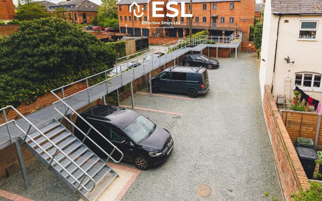 Dashing 2 Bedroom Duplex Church Apartment With Free Parking