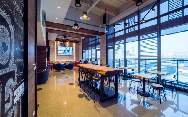 Watermark Hotel Kaohsiung Station