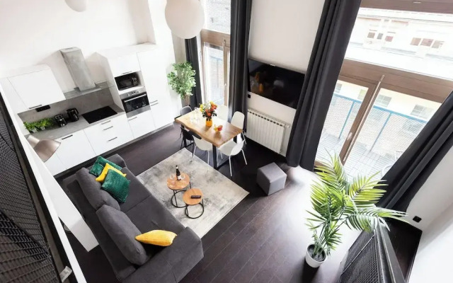 Modern loft-apart near metro Křižíkova