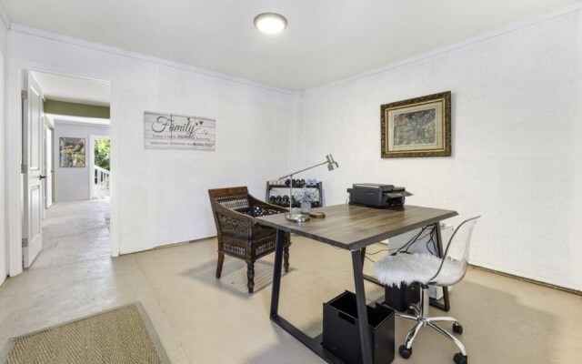 Dancing Dolphin 4 Bedroom Home by RedAwning