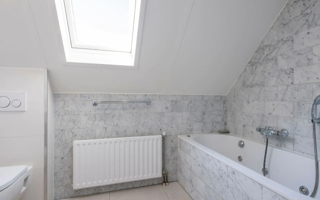 Restyled House With Sauna, 1 Km. From The Beach