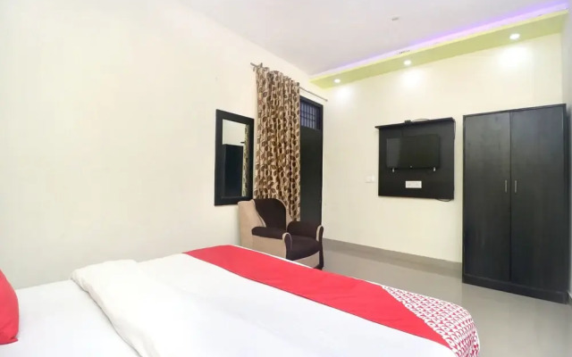 OYO 16693 Hotel Omni