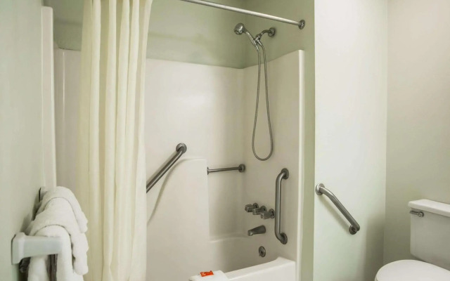 Econo Lodge Crystal Coast