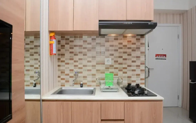 Functional Studio Green Pramuka Apartment near Shopping Center