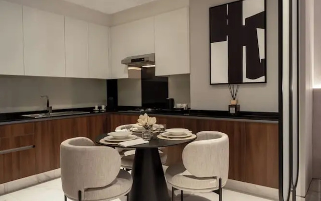 Lusso Hometels J One