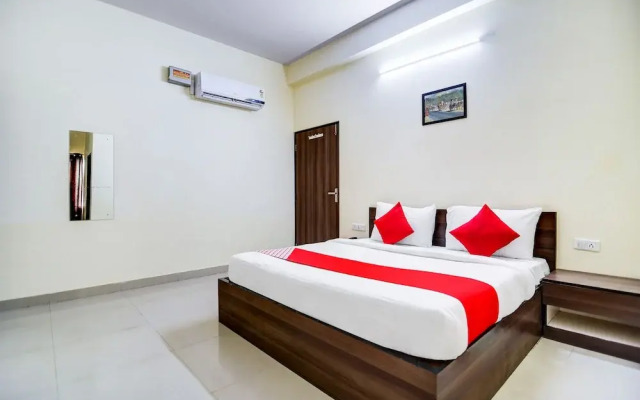 Oyo Flagship 28716 Panchasheel Enclave