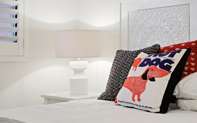 Auburun Designed 2 Bedrooms Home with Free Parking by KozyGuru