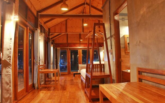 Demoso Lodge - Hostel