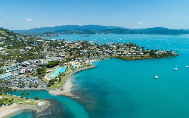 Airlie Sun & Sand Accommodation Studio 1