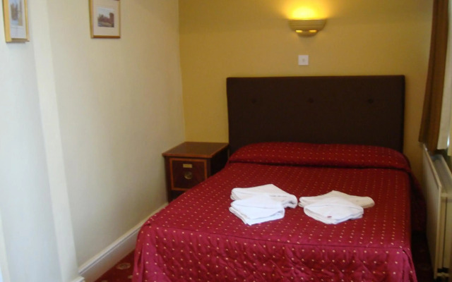 Hotel 81 Lucky