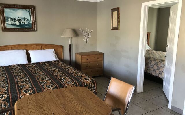 Sunshine Village Motel