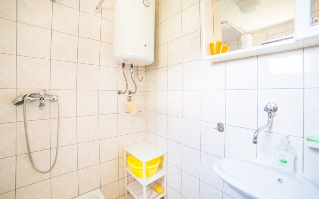 Apartments Bratus