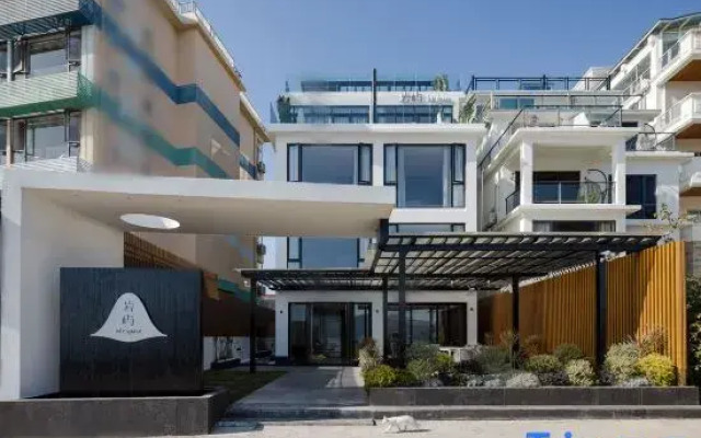 Sea view villa at the end of the field