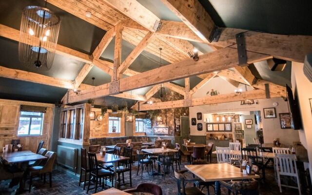 Cat & Lion Country Pub and Hotel