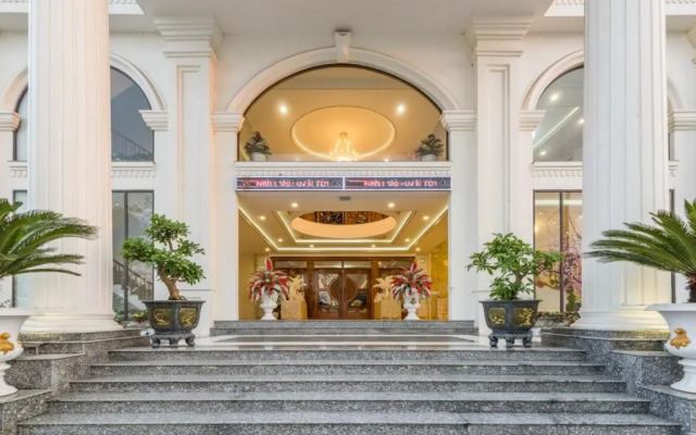 Tan An Palace