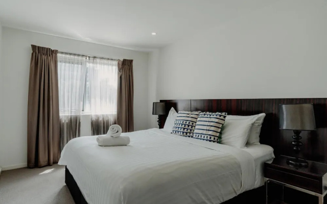 Urban 1-bed Apartment in the Heart of the City – Guest Rooms – Tuggeranong
