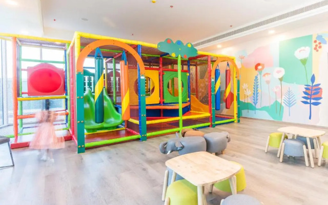 S Plaza Suites Hotel
