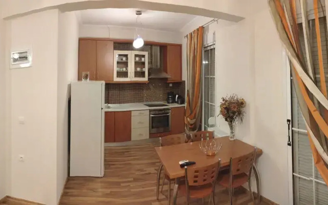 Travell Suite 11
