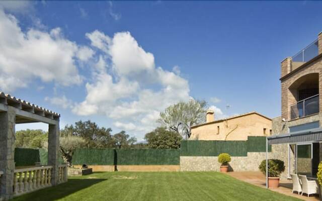 Chalet Con Piscina Interior Y Sauna