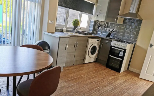 3bed Full House - Free Parking - Family Friendly!