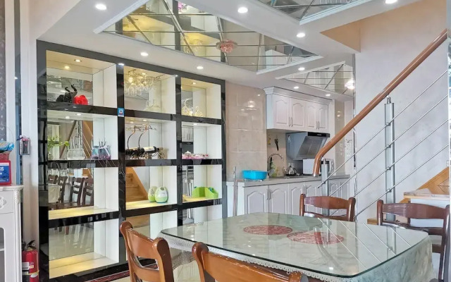 Railway Station Splendid Elegant Apartment