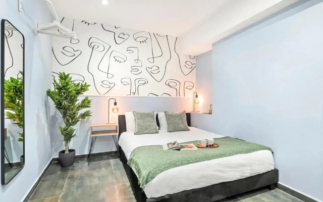 Cozy New Space City Center & steps from beach M7