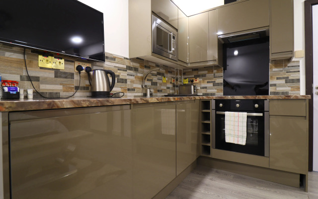 Queen Stay Apartments