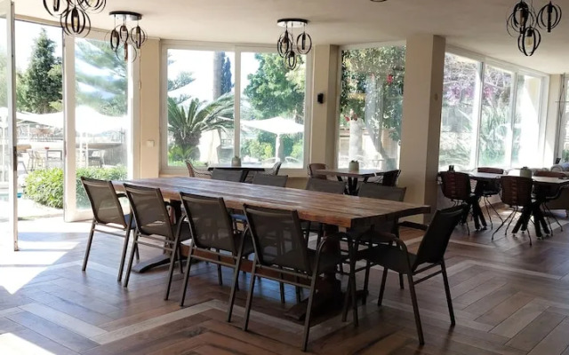 Farrys Boutique Hotel & Beach Club