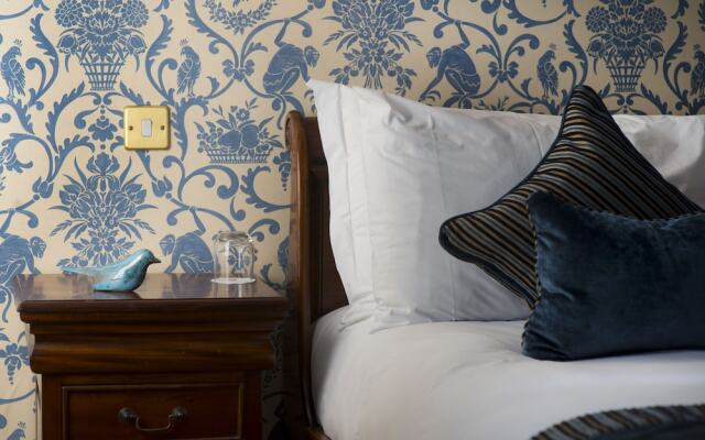 The Clarence Boutique Rooms