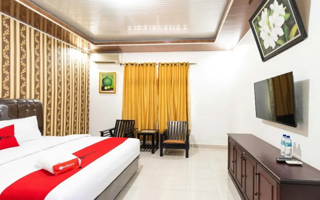 RedDoorz Plus near Universitas Methodist Medan
