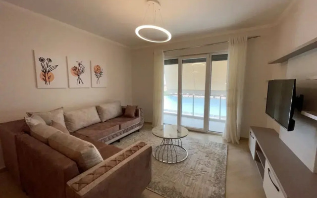 Brand New City Center Apartment