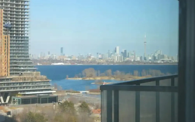 New Luxury Condo-Lake Shore View-Parking