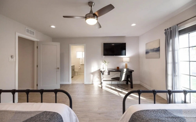 Scottsdale East Osborn 4 Bedroom Home by RedAwning, Scottsdale