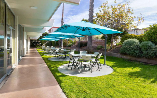 Travelodge by Wyndham Monterey Bay