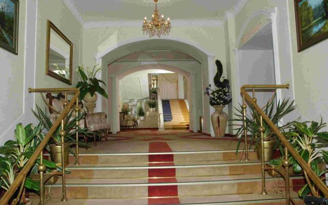 Grand Hotel