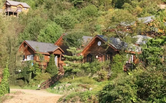 Jeongseon Haetbinnuri Pension