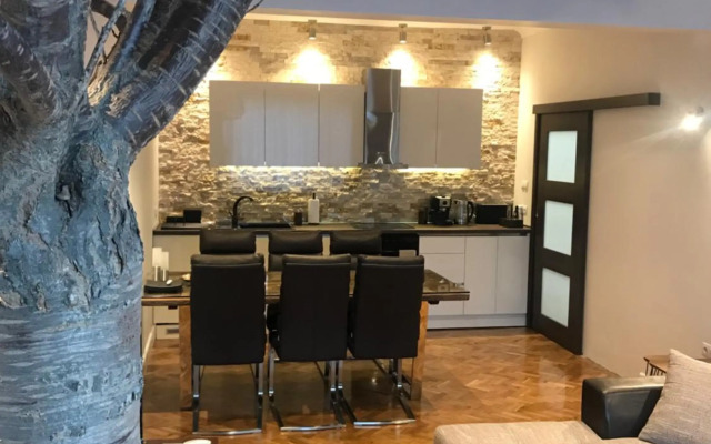 Apartment Antique Theatre 2