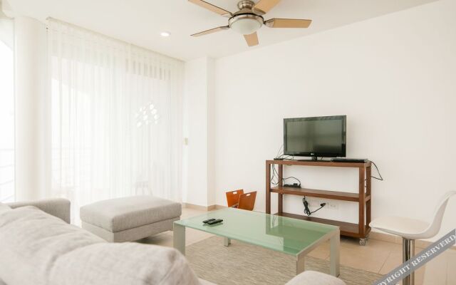 Luxury 3BR Condo HZ by TA