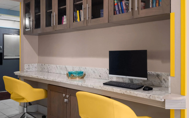 Days Inn & Suites by Wyndham Airport Albuquerque