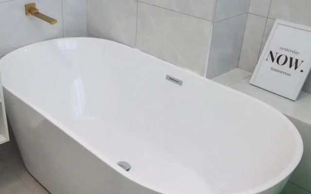 Lux Suites Royal Oak Residency