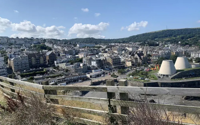 Charming Apartment Ilfracombe, Central Location