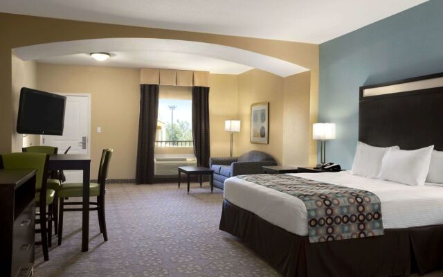 Days Inn & Suites by Wyndham Gonzales TX