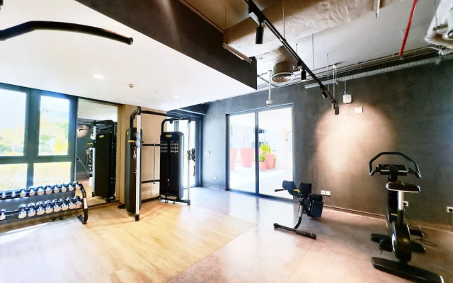 Contemporary La Mer 1BR w Beach Access