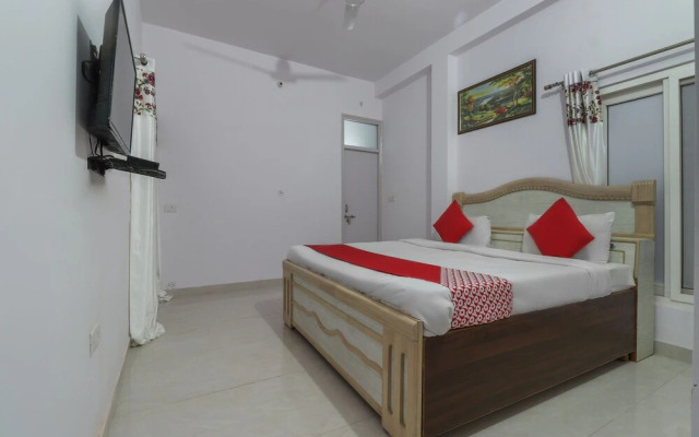 Oyo 49701 Abhi Residency White House