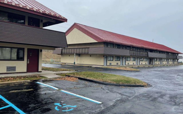 Red Roof Inn Toledo - Holland