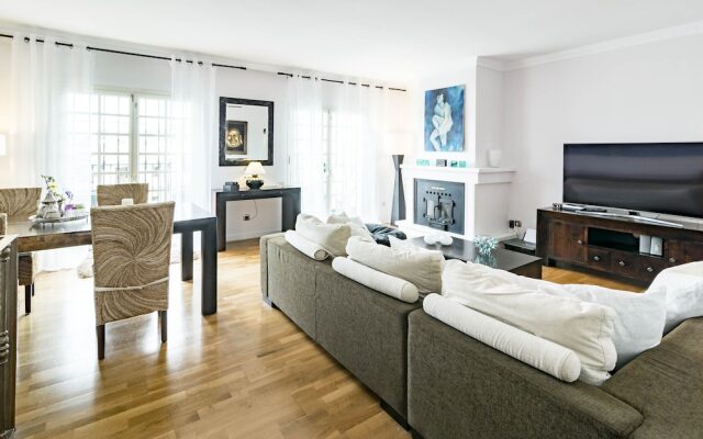 AP149 -Townhouse with pool and roof terrace
