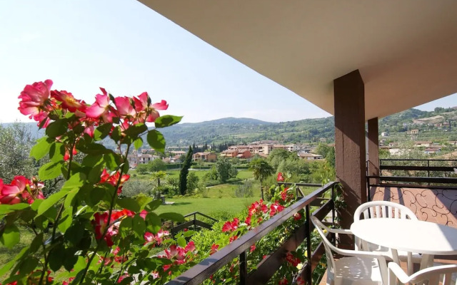 Comfortable Apartment in Garda With Swimming Pool