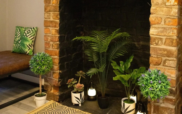 The Cavern Apartment Liver House