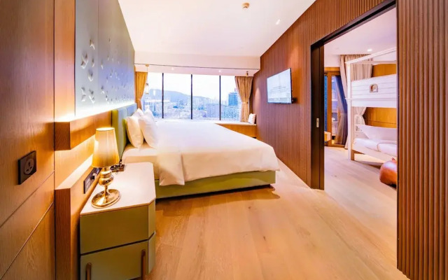 YOHO Treasure Island Hotel