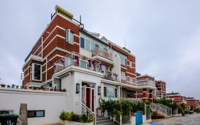 Qingdao Lanhu Meishu